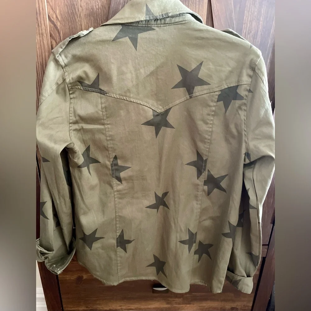 NWOT Knox Rose Army Green Star Button-Up Shirt - Picture 6 of 10